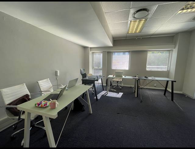 128M² OFFICE TO LET IN LYME PARK